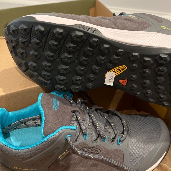 Keen waterproof sneakers 7 new in box - Picture 2 of 3